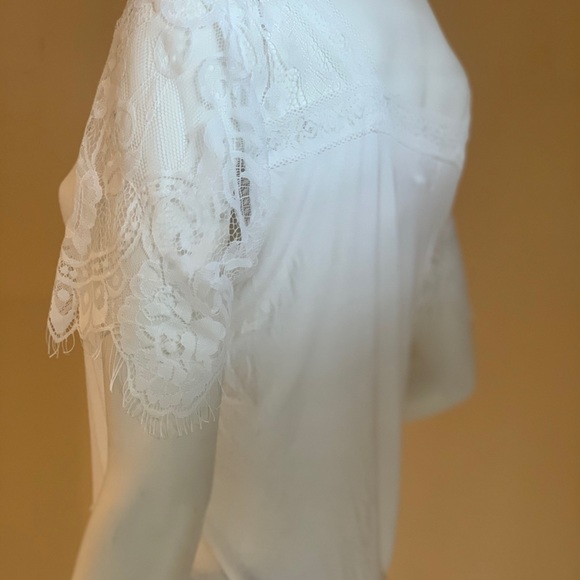 NWOT 1 left!!POL V Neck Scalloped Lace Top - Picture 5 of 5